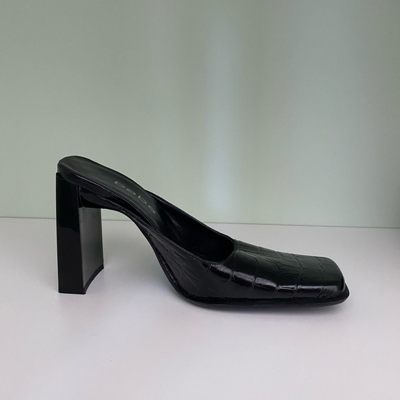 Bebe black crocodile square toe mules NWOT - Picture 4 of 7